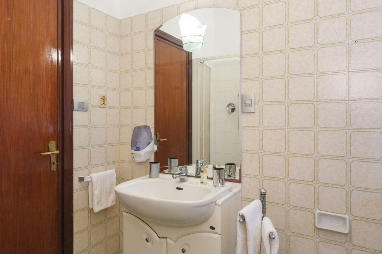 Апартаменти Casa Anna Sea View, Pool, Parking & Wifi Рапалло Екстер'єр фото